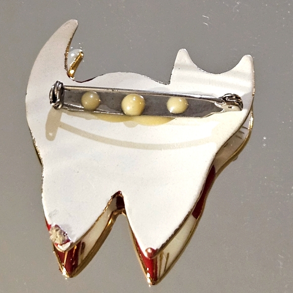 Vintage Red and White Striped Cat Brooch - Picture 5 of 5